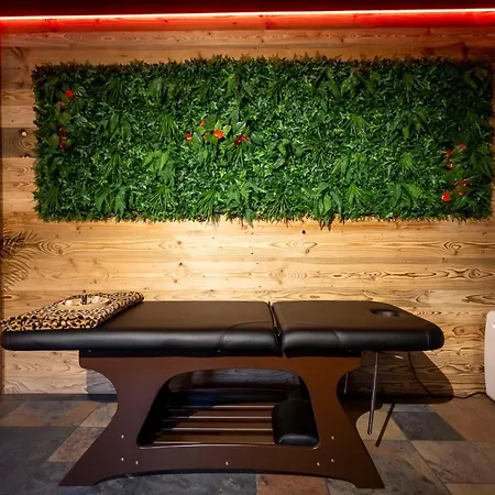 Tentation - Decouvrez Le Luxe D'un Jacuzzi Envoutant Et D'une Atmosphere De Pure Seduction ! Ornans
