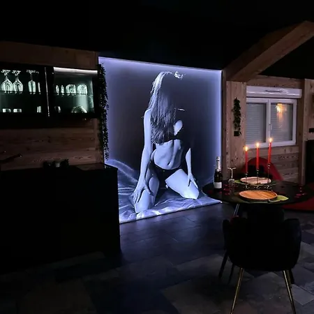 Apartment Tentation - Decouvrez Le Luxe D'un Jacuzzi Envoutant Et D'une Atmosphere De Pure Seduction !
